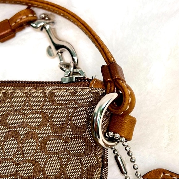 Coach Wristlet Brown Jacquard Signature Two Pockets Buckle Front - Picture 13 of 16